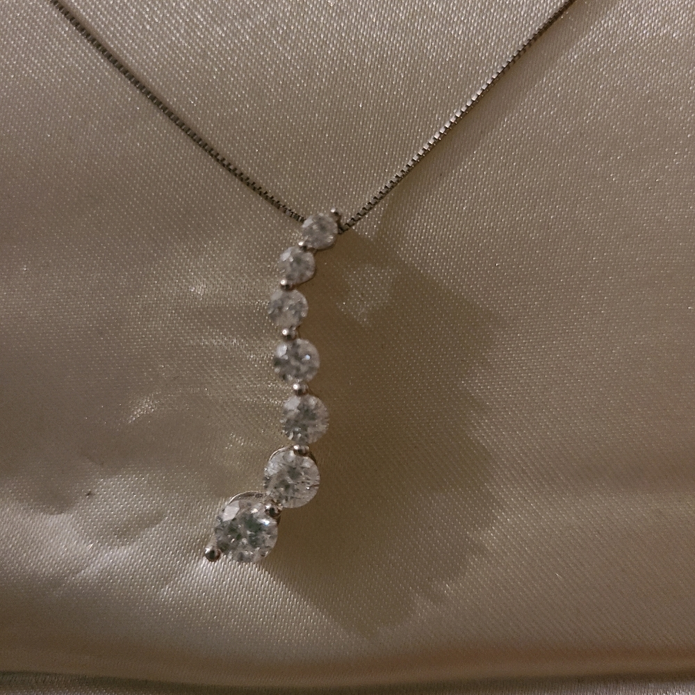 Diamond journey neklace